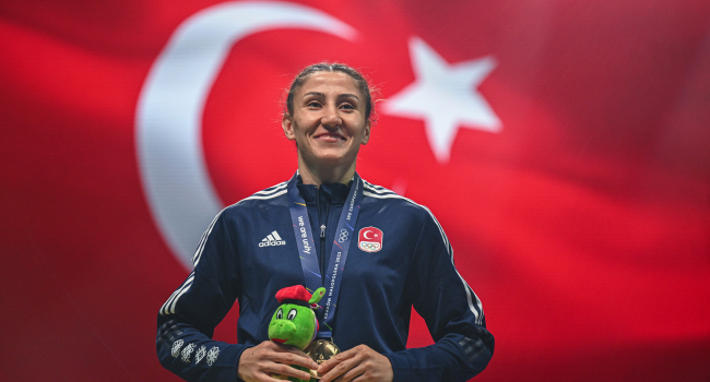 BEDİHA TACYILDIZ DÜNYA MUAYTHAI TARİHİNE ADINI ALTIN HARFLERLE YAZDIRMAYA DEVAM EDİYOR! 